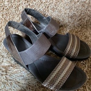 NEW! Womens BANDOLINO wedge sandals